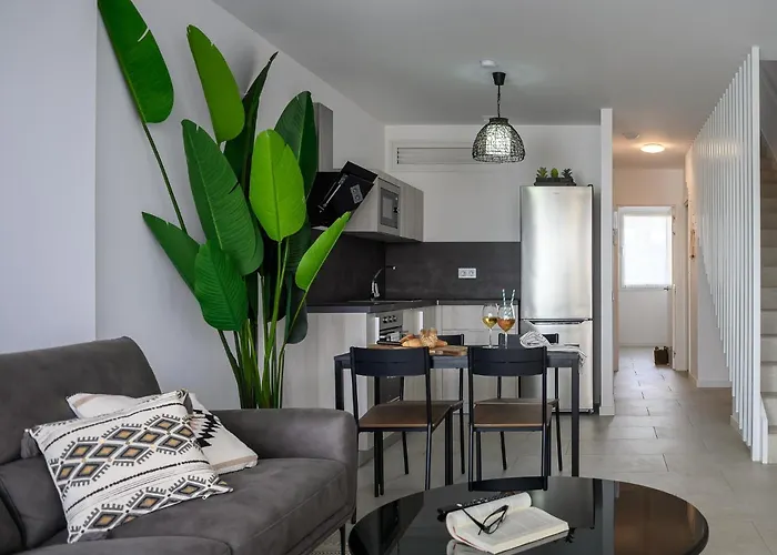 Ferienhaus Pachamama House - Near The Beach, Air-con, Fast Wifi And Sat Tv By Lanzarote